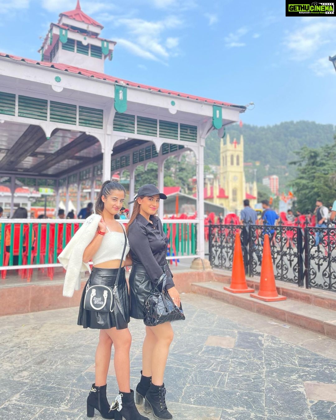 Aalisha Panwar Instagram - Pahadi girls .. ..,, 💗🌄 @anita.panwar.3720 @aarohi_panwar_18 Shimla - शिमला
