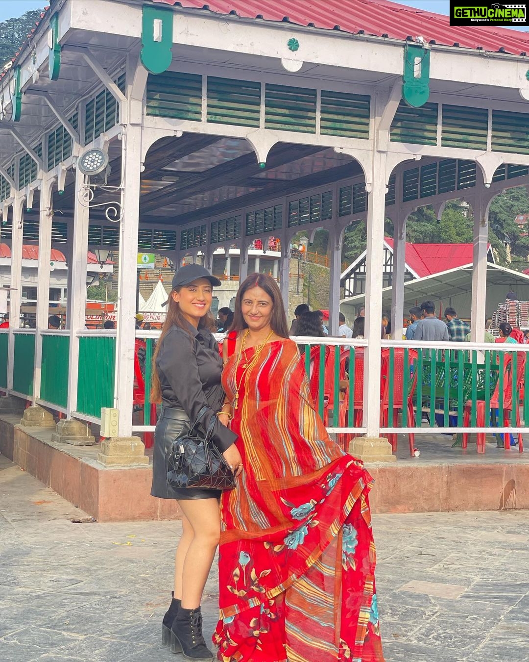 Aalisha Panwar Instagram - Pahadi girls .. ..,, 💗🌄 @anita.panwar.3720 @aarohi_panwar_18 Shimla - शिमला