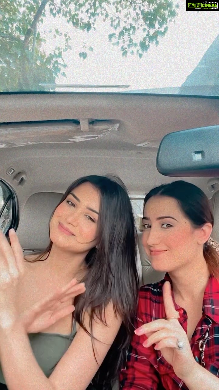 Aalisha Panwar Instagram - Happy birthday to my most favourite person π€ I love youuuuu so much π€ May all your wishes come true π€ Coming back to you sooonnnnππ»π @aalishapanwar157 Ps - this is my favourite video of us π