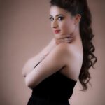 Aalisha Panwar Instagram - Not everyone likes me.. .. But not everyone matters .. .. 🖤🤭 . . . Makeup- @sandy23378 Hair- @gadade.asha Styled by- @the_style_gramm
