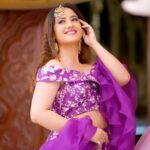 Aalisha Panwar Instagram - Well.. they say.. “Every Picture tells a Story” .. this is my Story .. .. Little Clumsy.. ., 👀🤦‍♀️ Anyone who can relate .. .?. .? 🤷‍♀️ . . Wearing- @the_adhya_designer Jewellery- @the_jewel_gallery 📸 - @the_wedding_saga