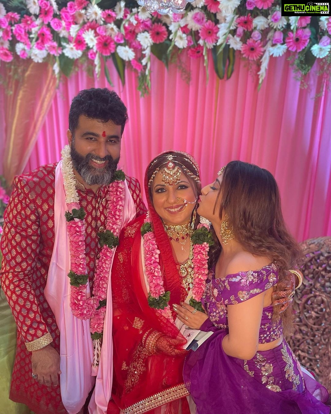 Aalisha Panwar Instagram - Soo happy for you both.. finally tied the knot.. .. Congratulations and have a very Happy Married Life ahead.. all my Love and Good Wishes to u both.. π₯°πβ€οΈππ₯³ππΎπ @munishakhatwani @sameernthakur