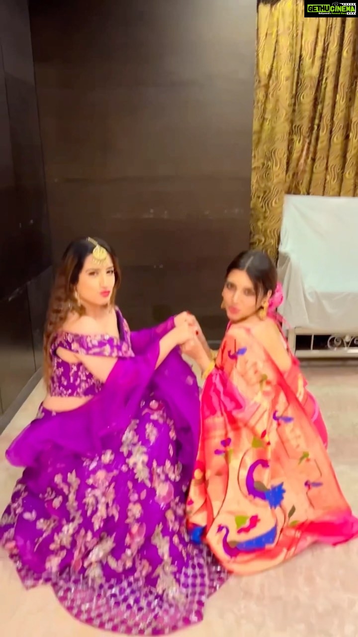 Aalisha Panwar Instagram - What We Do At Weddings 😂🤣🙈 @aalishapanwar157 . . . #reels #reelitfeelit #reelkarofeelkaro #reelsofinstagram #reelingitindia