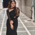 Aalisha Panwar Instagram - Any suitable caption .. .?? 🧐🤨🤷‍♀️🖤 . . . . . . . Outfit : @laxmikrishnalabel Styling : @therealmadrasi Executed : @publiquedom @ritu_m09