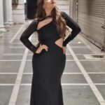 Aalisha Panwar Instagram - Any suitable caption .. .?? 🧐🤨🤷‍♀️🖤 . . . . . . . Outfit : @laxmikrishnalabel Styling : @therealmadrasi Executed : @publiquedom @ritu_m09
