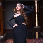 Aalisha Panwar Instagram - Any suitable caption .. .?? 🧐🤨🤷‍♀️🖤 . . . . . . . Outfit : @laxmikrishnalabel Styling : @therealmadrasi Executed : @publiquedom @ritu_m09