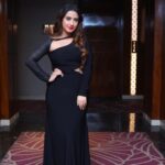 Aalisha Panwar Instagram - Any suitable caption .. .?? 🧐🤨🤷‍♀️🖤 . . . . . . . Outfit : @laxmikrishnalabel Styling : @therealmadrasi Executed : @publiquedom @ritu_m09