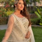 Aalisha Panwar Instagram - Iftar Party at Baba Siddique 2022.. 🤍 . . . Wearing- @neerusindia Styled- @nehaadhvikmahajan Jewellery- @the_jewel_gallery