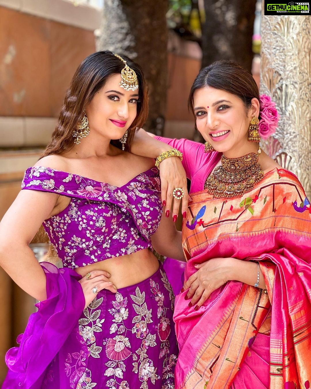 Aalisha Panwar Instagram - Couldn’t Think Of A Caption .. Can U Guys Help Us Caption This..!! 💖💜