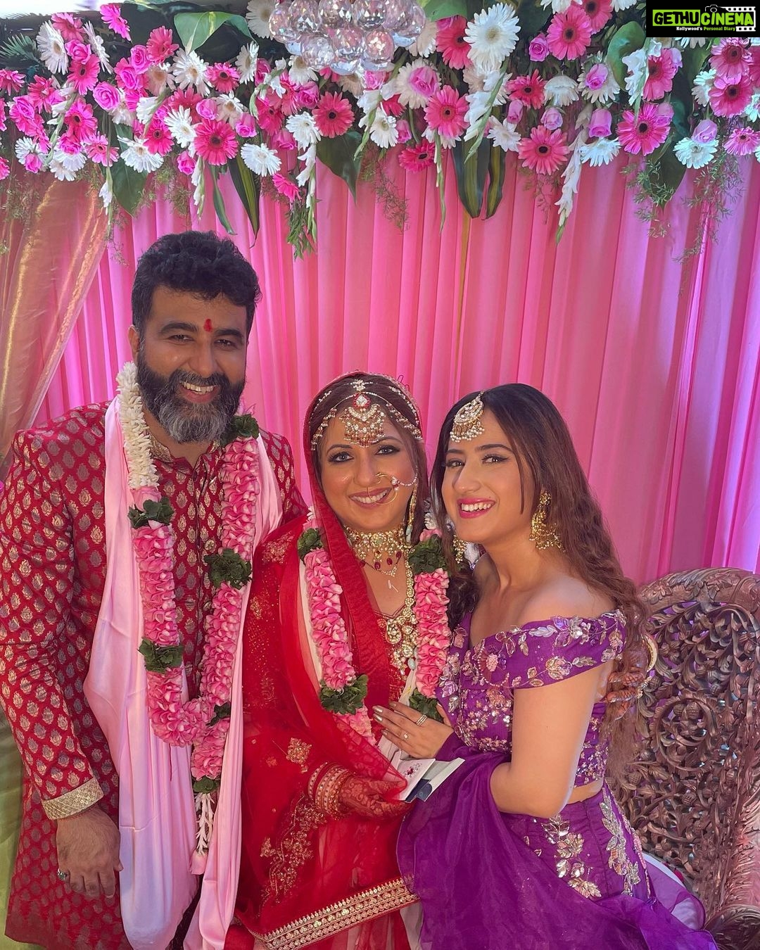Aalisha Panwar Instagram - Soo happy for you both.. finally tied the knot.. .. Congratulations and have a very Happy Married Life ahead.. all my Love and Good Wishes to u both.. π₯°πβ€οΈππ₯³ππΎπ @munishakhatwani @sameernthakur