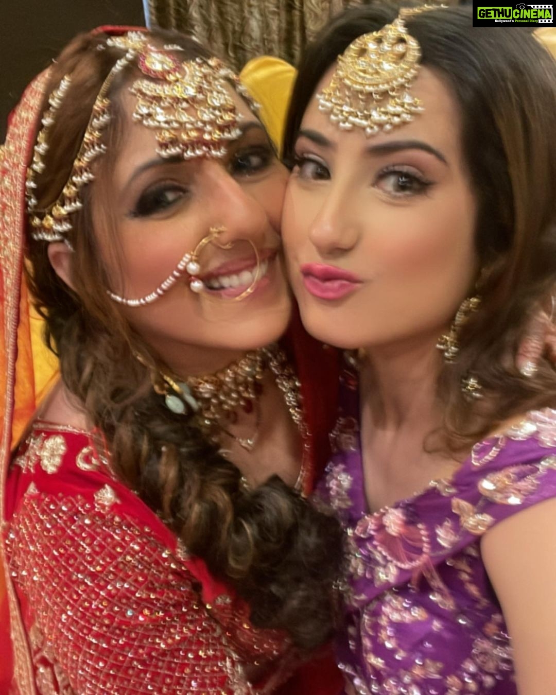 Aalisha Panwar Instagram - Soo happy for you both.. finally tied the knot.. .. Congratulations and have a very Happy Married Life ahead.. all my Love and Good Wishes to u both.. π₯°πβ€οΈππ₯³ππΎπ @munishakhatwani @sameernthakur