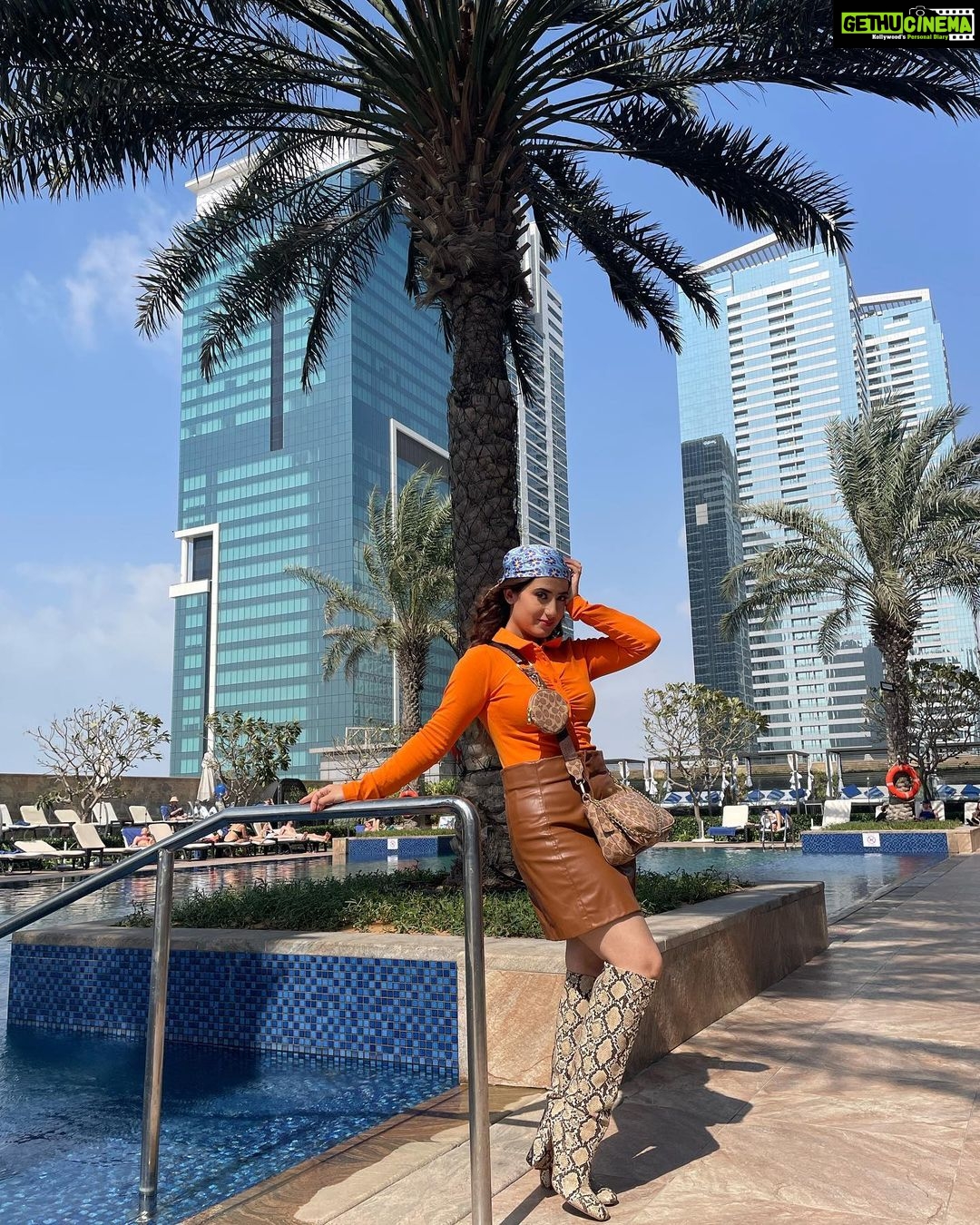 Aalisha Panwar Instagram - Let’s STOP .. Overvaluing what we’re not .. ., and Undervaluing what we really are.. .. have Mercy and give urself a Fair Chance .. .,!! 🤷♀️😉🙆♀️🧡 . . #tuesdaymotivation #positivevibes #tuesadythoughts #throwback #dubai Dubai United Arab Emirates