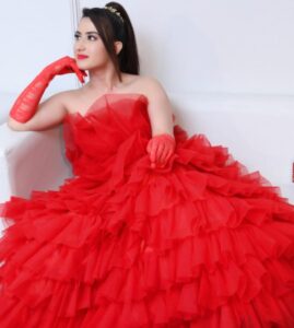 Aalisha Panwar Instagram - Light a FiRe 
They Can’t 
Put OuT .. .. ❤️‍🔥
.
.
Wearing- @designer_divyaa 
Styled- @the_style_gramm 
Hair- @chhayanohar