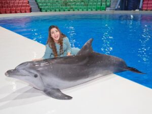 Aalisha Panwar Instagram - Well.. ., my expression says it all.. still can’t believe I met the most beautiful and warm mammal .. 🐬💙🙆‍♀️ 
.
.
Thankyou soo much @dolphinariumdubai for this beautiful experience
 
Disclaimer- These are rescued mammals which are taken care of very well fed and not drugged or abused and get good health care by @dolphinariumdubai