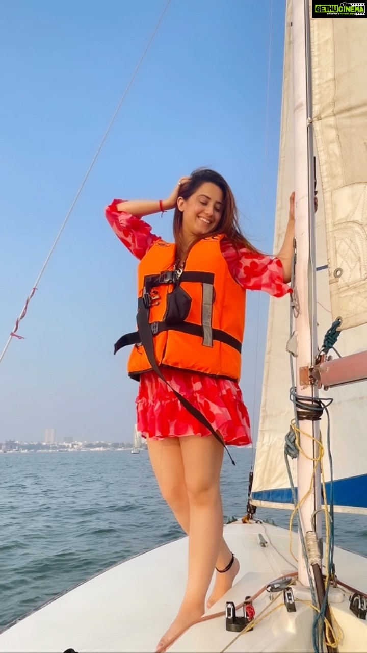Aalisha Panwar Instagram - Gehra Samundar .., dil dooba jismein.. .., .. ⛵️🐬🌅 . . @aarohi_panwar_18 @anita.panwar.3720 @_dineshpanwar_