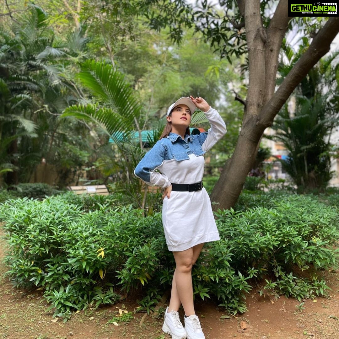 Aalisha Panwar Instagram - Instead of adjusting with the World.. ., Create your own space of being Happy .. - That’s my secret…!! 🤫😉 . . #sundayvibes #sundaymotivation #stayhappy #beyourself . . Wearing- @periwinkley_shop
