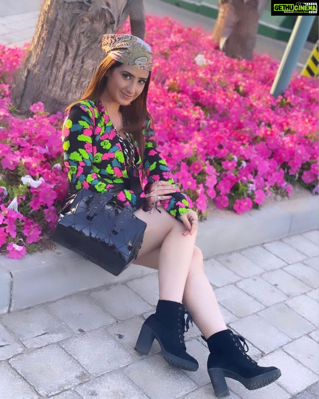 Aalisha Panwar Instagram - They whispered to her - βYou cannot withstand the Storm.. ..β She whispered back - βI am the Storm .. !!β ππ . . #travel #dubaidiaries #travelgram #dubaiexpo2022 Atlantis, The Palm
