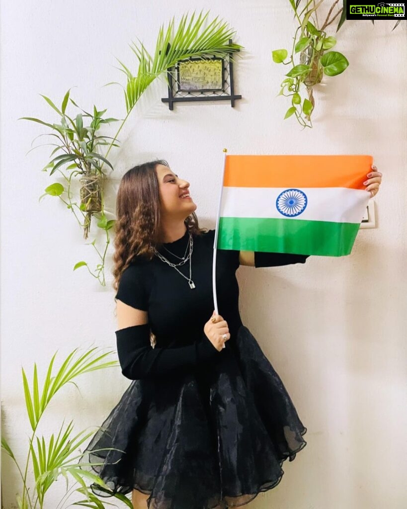 Aalisha Panwar Instagram - ऐ वतन वतन मेरे आबाद रहे तू में जहाँ रहूँ जहाँ में याद रहे तू ऐ वतन मेरे वतन ॥ #HappyRepublicDay2022 #jaihind 🇮🇳