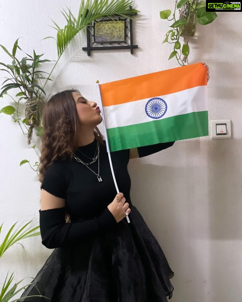 Aalisha Panwar Instagram - ऐ वतन वतन मेरे आबाद रहे तू में जहाँ रहूँ जहाँ में याद रहे तू ऐ वतन मेरे वतन ॥ #HappyRepublicDay2022 #jaihind 🇮🇳