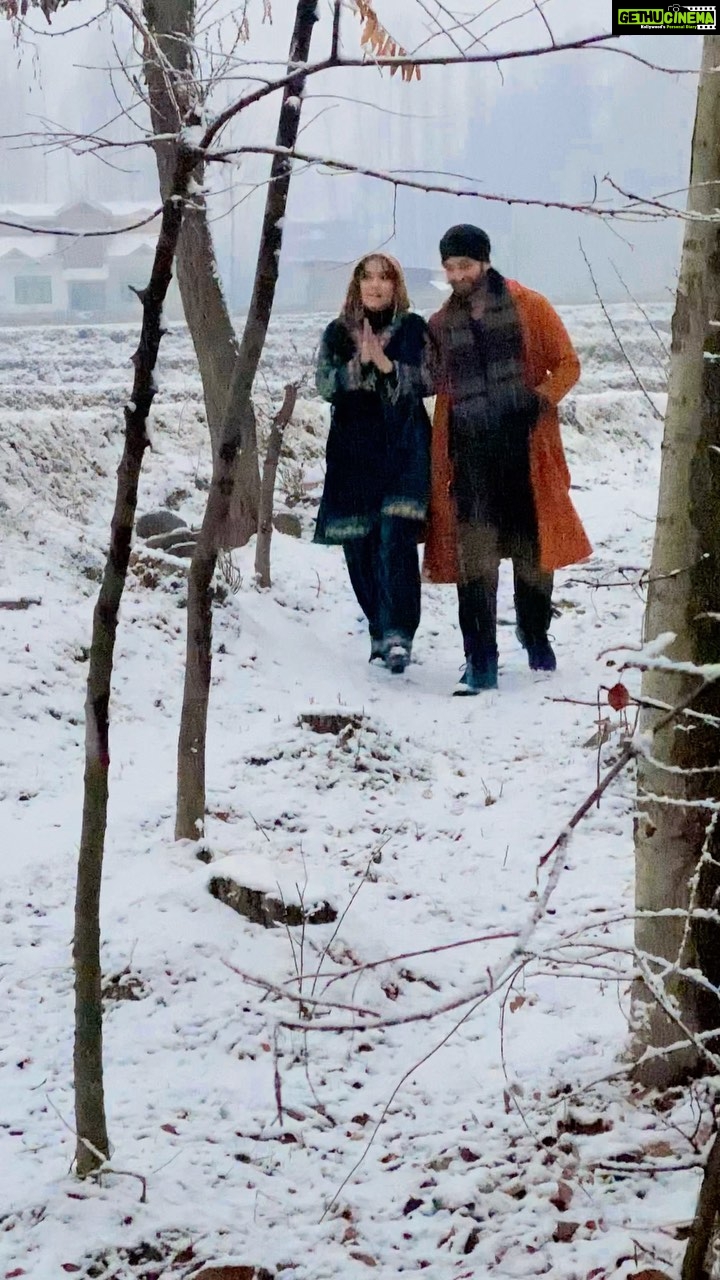Aalisha Panwar Instagram - Coming Soon … 🧿 #bts #musicvideo #onlocation #gulmarg #tangmarg #srinagar #kashmir #jammukashmir #reels #reelsinstagram #reel #trendingreels #vineesha #vineeshakivines @aalishapanwar157 @rickythemishra 📷 + makeover : these cuties @makeover_by_azrah @makeoverbymehdi