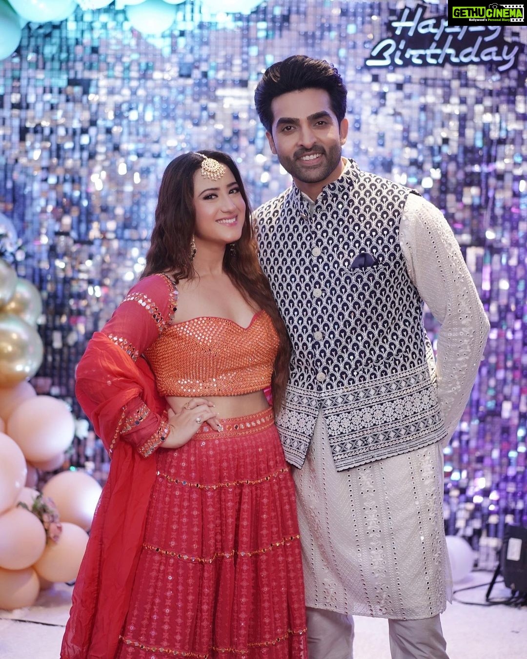 Aalisha Panwar Instagram - Well.. we can never stop irritating each other @adhvik_official 🤣 b’day boy.. @nehaadhvikmahajan babes hmaari baatein sachme kabi khatm ni honi..😝❤️ Golden Leaf Banquet