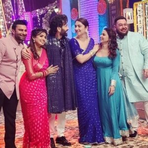 Aanchal Khurana Instagram - Chance Made Us Co Actors BUT the fun & laughter made US family ❤️
@nakuulmehta @dishaparmar @alefiakapadia @ajay.nagrath @abhinavabu

.

.

.

#nakuulmehta #dishaparmar #aanchalkhurana #ajaynagrath #alefiakapadia #abhinavkapoor #badeacchelagtehain2 #balh2 #actorslife #friendswhoarefamily #grateful #blessed #balajitelefilms