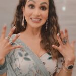 Aanchal Khurana Instagram - Khel gayi bro 😂 . . . #womanfashion #instagood #girlswithtattoos #evileye #reels #reelsinstagram #reelitfeelit #reelkarofeelkaro #viral #badeachhelagtehain2 #akarmy #aanchalkhurana #balh2 #brinda #instagood #trendingreels