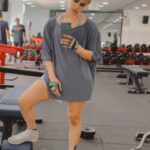 Aanchal Khurana Instagram - I am whom i needed this whole time 🌟 . . . . #boldandbeautiful #beast #womanwholift #womanwhotravel #womanehohustle #hustler #iamenough #iamwhoiam #fakepeople #mask #stopmeifyoucan #unstoppable #artist #kalakaar #beautifulgirls #baldgirl #roadie #borntoshine #sanelyinsane #peace #aanchalkhurana #starhumai #selfmade Second Home