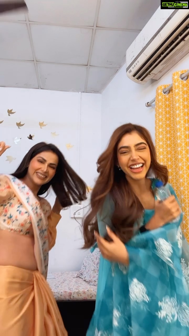 Aanchal Khurana Instagram - Girls just wanna have fun👯‍♀️! #funonset #bts #brinda #prachi #balh2 #girlsjustwannahavefun Don’t forget to watch Bade ache lagte hain from Monday to Friday at 8pm only on @sonytvofficial shower all the loveeee to us❤️