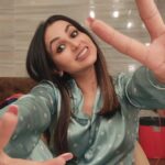 Aanchal Khurana Instagram - Take out time to make yourself happy ⭐ . . #comedy #masti #reelsinstagram #cute #cutenessoverload #iamlove #iamenough #iamwhoiam #iamblessed #iamprotected #iglow #vibe #iattractabundance #iattractmoney #lawofattraction #iamastar #grounded #humble #viral #aanchalkhurana #brinda #balh2 #badeacchelagtehain2