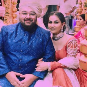 Aanchal Khurana Instagram - Cutest couple award goes to us 😛💕 #adibri 

.

.

.

#adi #brinda #balh2 #badeacchelagtehain2 #ajaynagrath #aanchalkhurana #raya