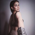 Aanchal Khurana Instagram - I aspire to be a woman with financial freedom, crazy dreams, loyal friends & jerk cats the privilege to help others ✨⭐ . . . . . . . #photooftheday #mashaallah #evileye #selflove #picoftheday #instagood #instafashion #fashiondesigner #fashion #saree #brinda #balh2 #badeacchelagtehain2 #mtvroadies #aanchalkhurana #chickweedbyak #mashaallah #evileye #stitchedsaree #saree #burinazarwaleteramuhkaala🌚👈🏻😂 #viral