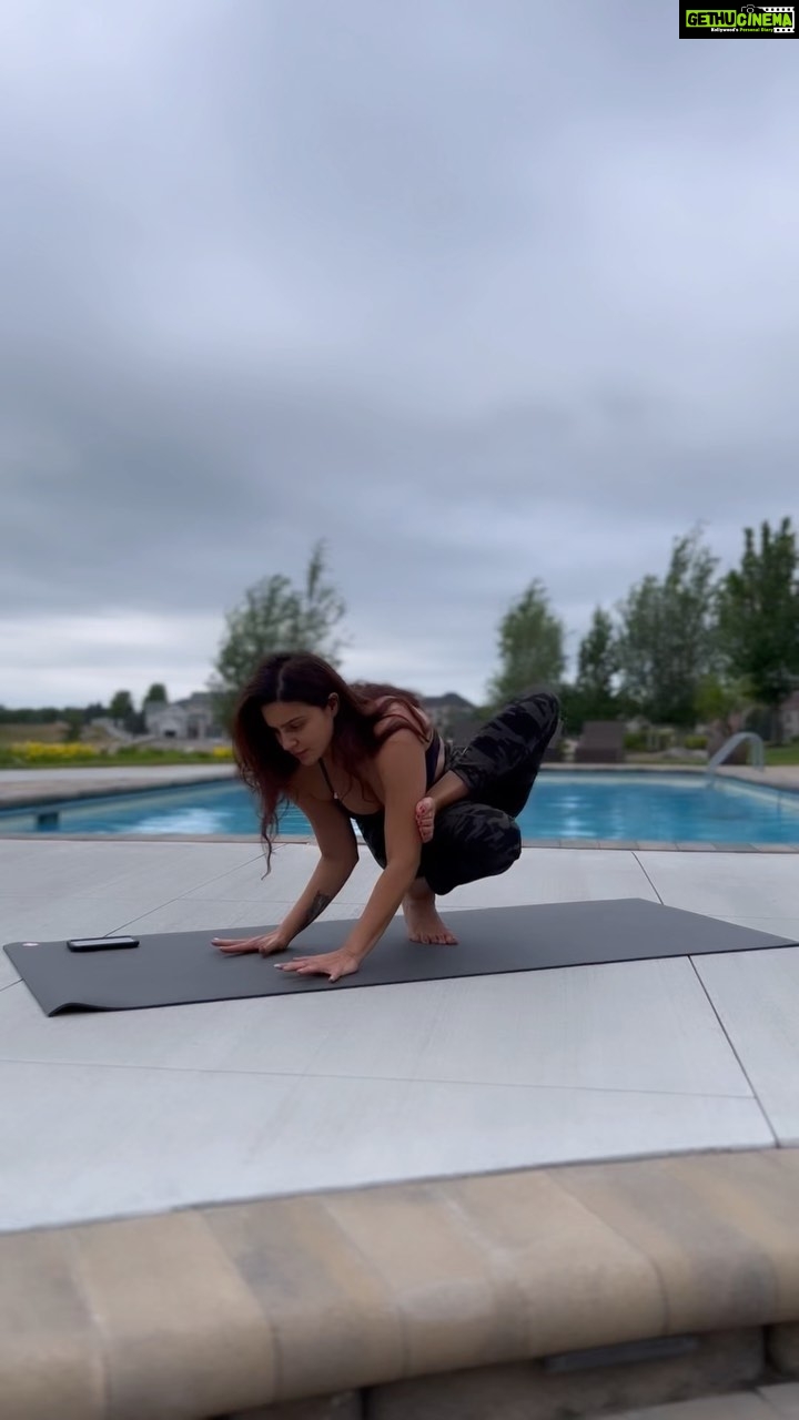 Aashka Goradia Instagram - Maksikanagasana Grasshopper or Dragonfly pose It works the arms, shoulders, and upper back while opening your hips and pelvis. Start and build your practice. @peaceofblueyoga #yoga #maksikanagasana #armbalance #armstrength #balance