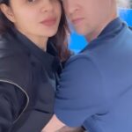 Aashka Goradia Instagram - Did he? Or did he not? @ibrentgoble Pakda gaya ❤️😘