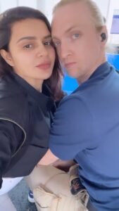 Aashka Goradia Instagram - Did he? Or did he not? @ibrentgoble Pakda gaya ❤️😘