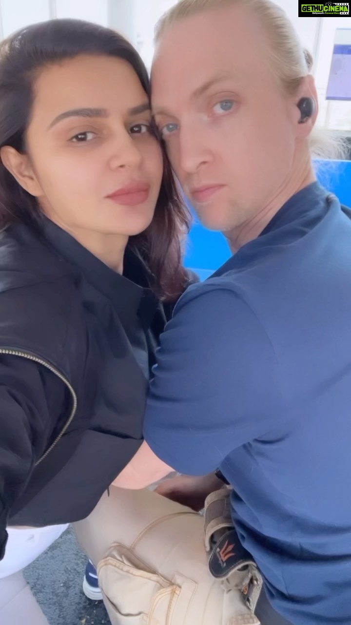 Aashka Goradia Instagram - Did he? Or did he not? @ibrentgoble Pakda gaya ❤️😘