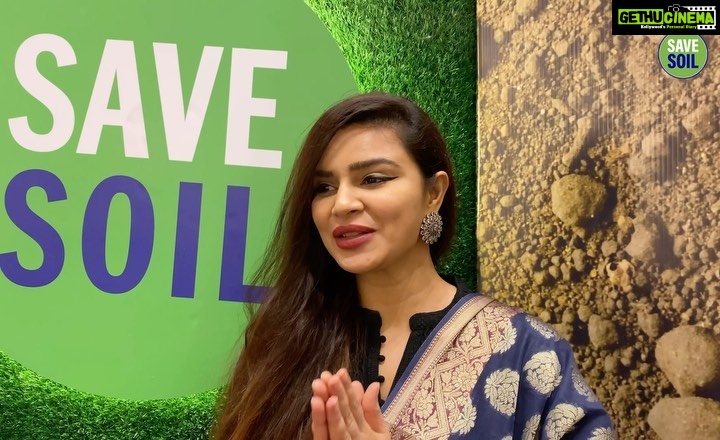 Aashka Goradia Instagram - The #SaveSoil initiative by @Sadhguru is the biggest movement of our time. Please join me and let us make it happen, for ourselves and future generations. @consciousplanet #savesoil 🙏🏽 Visit savesoil.org for more info.