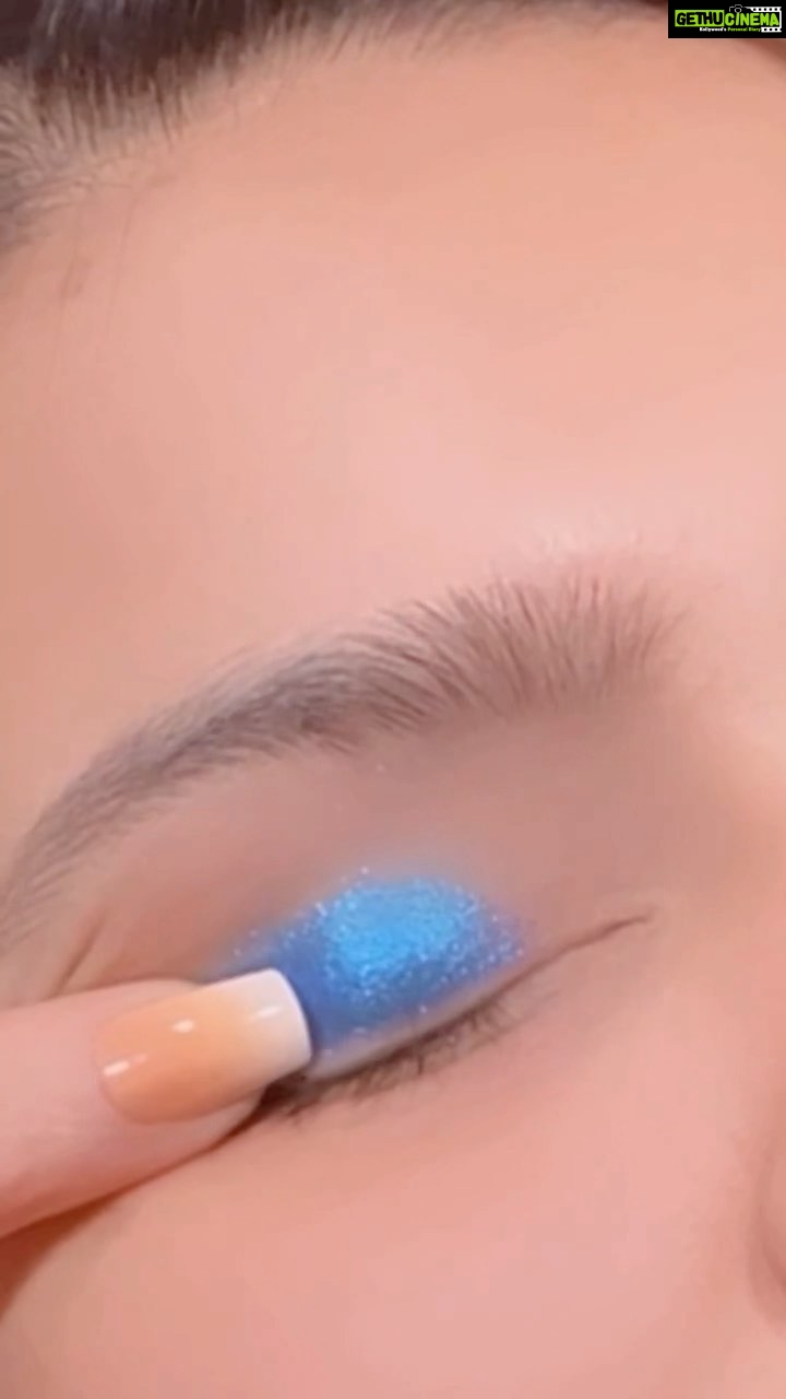 Aashka Goradia Instagram - Make your eyeshadow game strong 🤩 Blending made easy with P A R T Y H O U R Eyeshadow Palette - @reneeofficial . . . . . . . . #eyeshadow #eyeshadowswatches #swatch #eyemakeup #promakeup #madeeasy #ReneeCosmetics