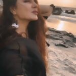 Aashka Goradia Instagram - Paintings in the sky - ❤️ Watching - Learning Humble - only way - thankful - forever ♾