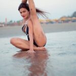 Aashka Goradia Instagram - Hello Summer ☀️ Are we beach ready? 🥵