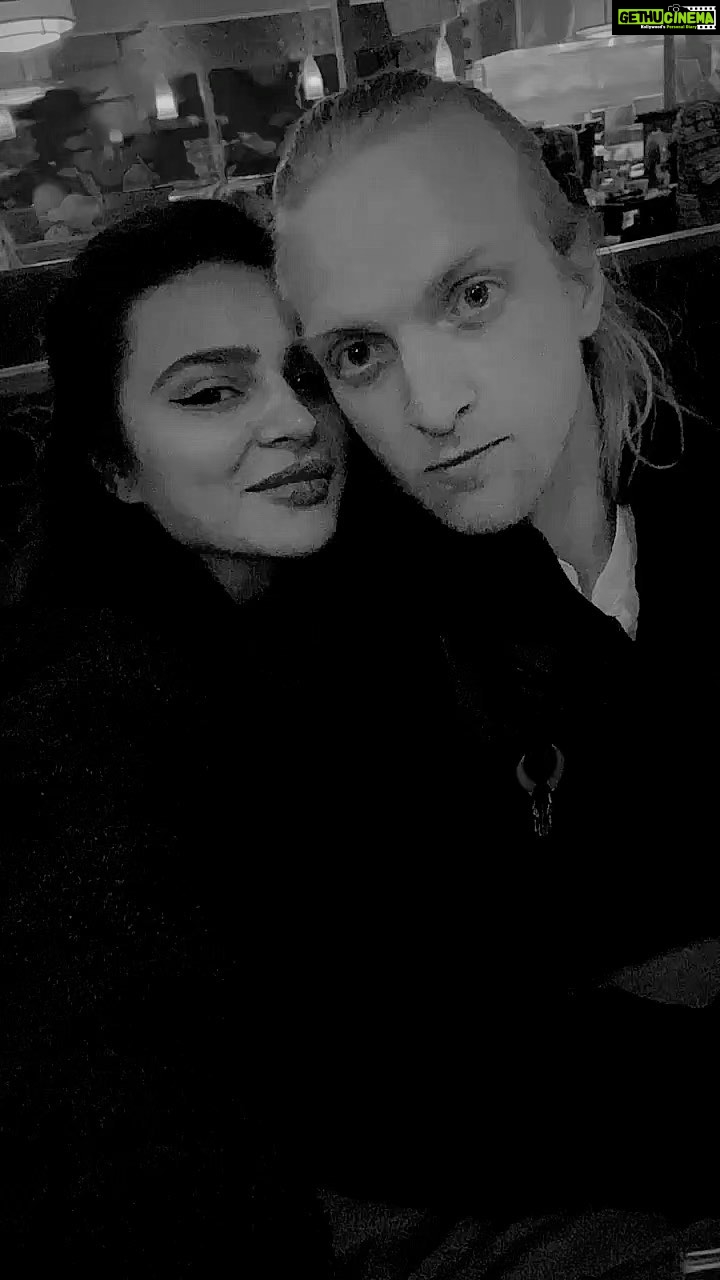 Aashka Goradia Instagram - I get to love you @ibrentgoble ❤️