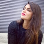 Aashka Goradia Instagram - Lips be like - #StayWithMe @reneeofficial