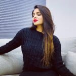 Aashka Goradia Instagram - Lips be like - #StayWithMe @reneeofficial