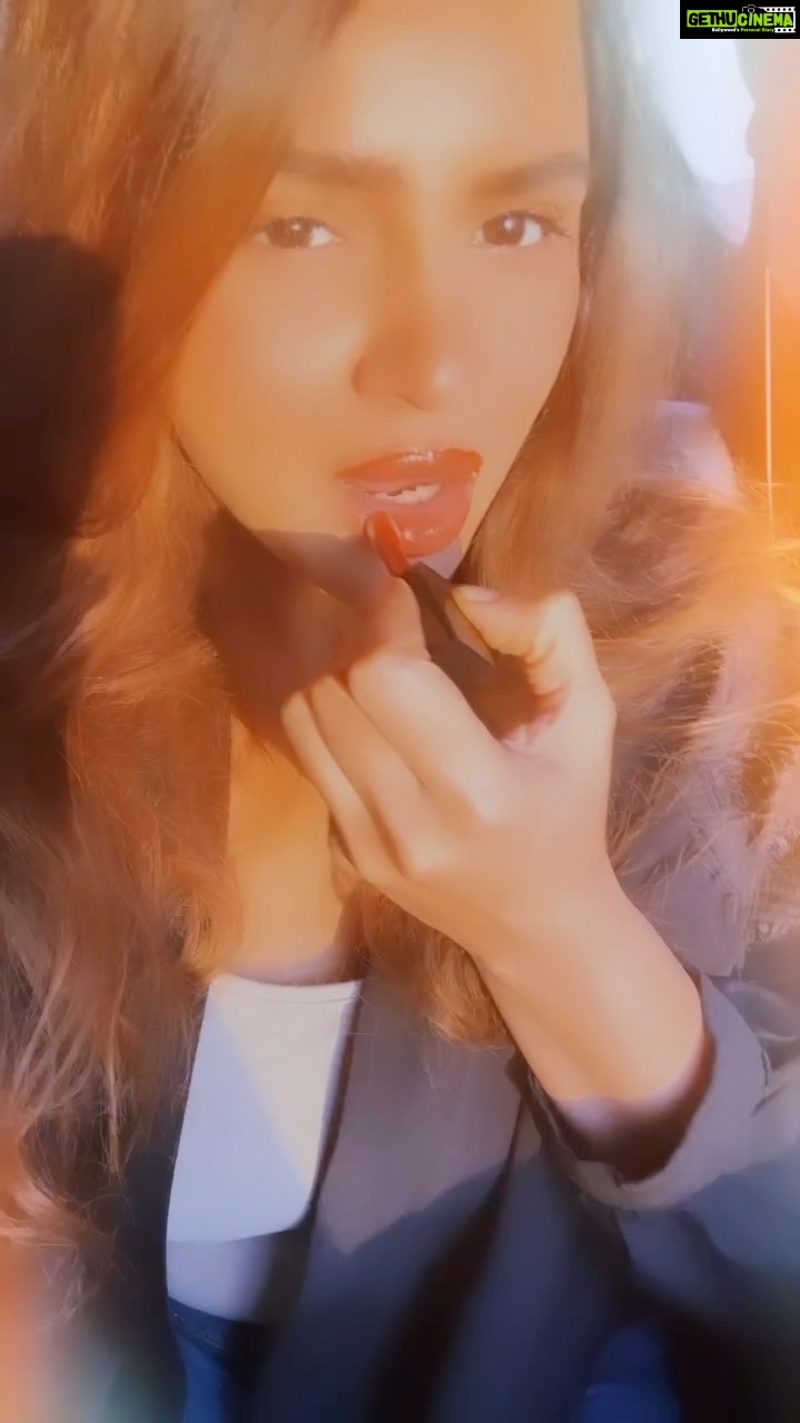 Aashka Goradia Instagram - Can’t get over my Super Natural Tinted Lip Oil’ Simple - so simple @reneeofficial