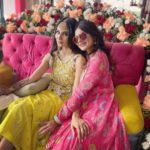 Aashka Goradia Instagram – सखी लगाए सगन की मेहँदी ❤️ 
प्रार्थना यही की तेरा जीवन सडेव सुख सम्पूर्ण ❤️ 
.
.
.
.
#mehendi Goa
