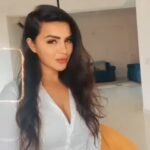 Aashka Goradia Instagram – Using a trending song to get your attention to paying more attention to personal finance. 
5 areas to look into when you think personal finance. 
Will share more on each topic meanwhile figure out these points. 
What’s your income 
How you spend 
What you save 
Where you invest 
Are you Well insured 
WRITE THEM DOWN 
.
.
.
..
.
#personalfinance #getrich #getrichwithaashka