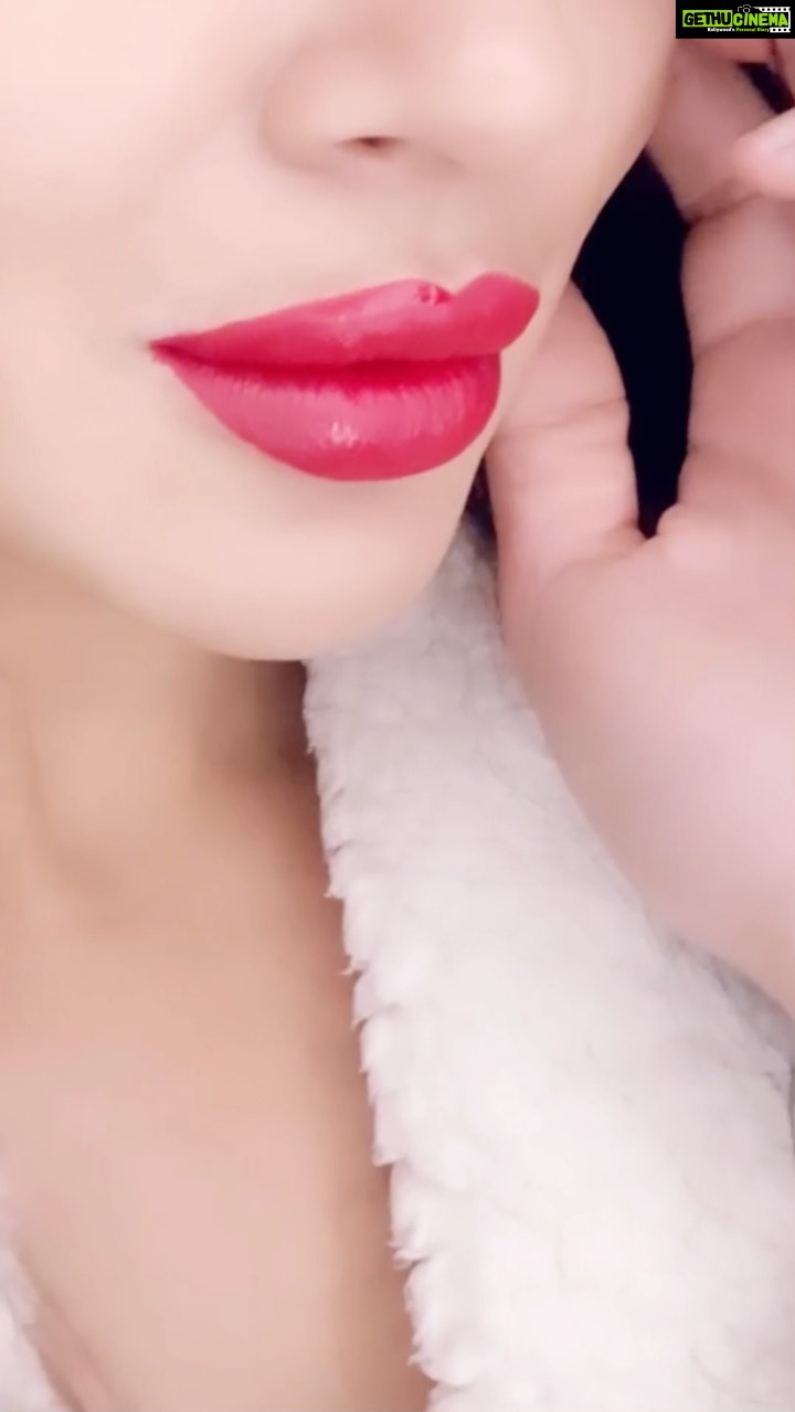 Aashka Goradia Instagram - STAY WITH ME ❤️ @reneeofficial Crushing over this #RED from our launch #STAYWITHME liquid lip color… no transfer baby… Muuawwhhh proof too! 8 Colors 💝 All day wear’ softy softy 😋