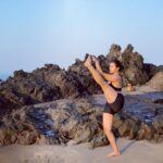 Aashka Goradia Instagram - Join @peaceofblueyoga ReLoaded DM @peaceofblueyoga . . . #yoga #practice #hatha #ashtanga #peaceofblueyoga