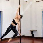 Aashka Goradia Instagram - Reverse air walk’ ❤️ . . . . . . . #reelthemusic #polepeople #strengthtraining