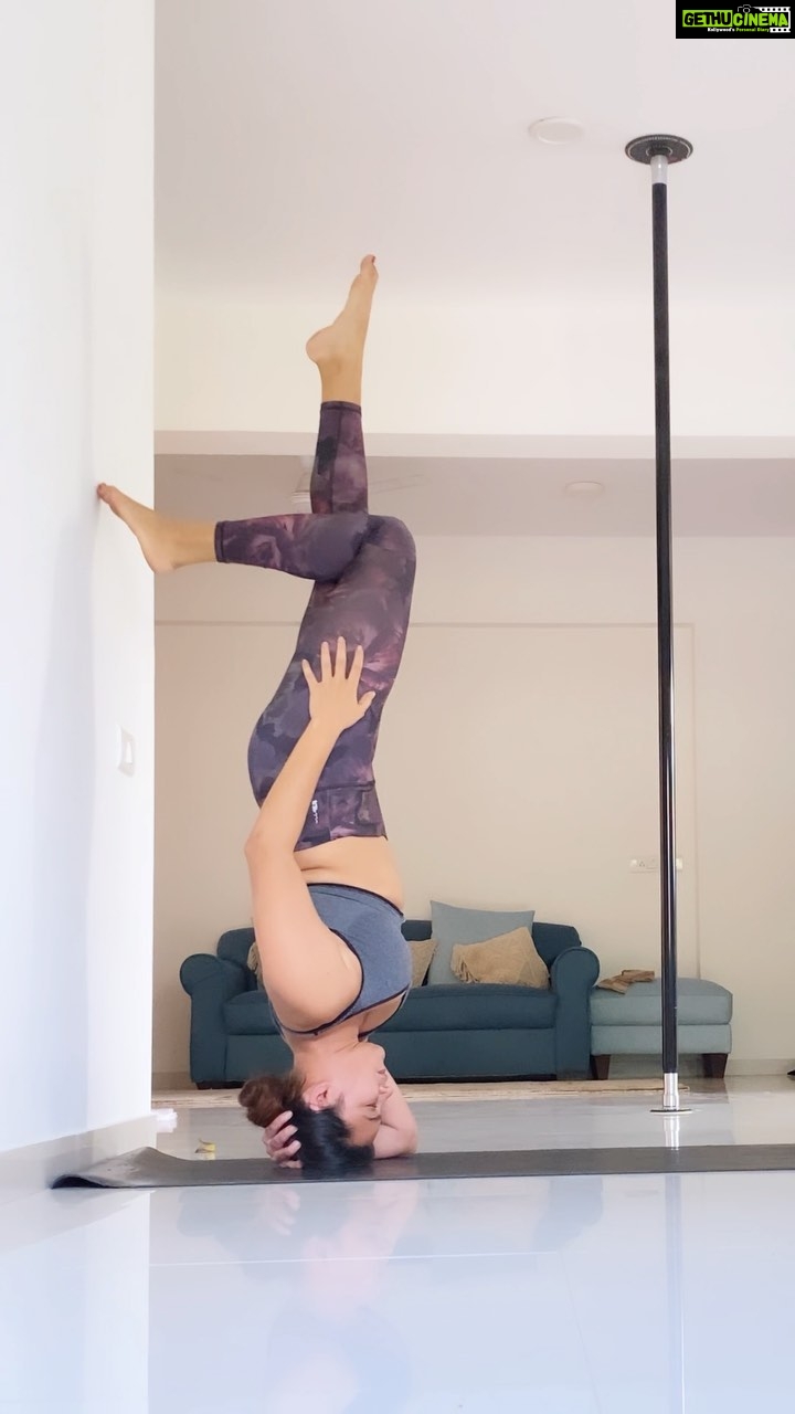 Aashka Goradia Instagram - Finding new balance, new alignment. Getting ready for a new flight… ❤️ . . . . . . . #talkingtothemoon #yoga #practice #headstand #onearminversion